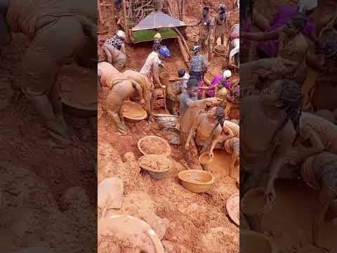 Gold mining in Congo | Where your bling blings come from