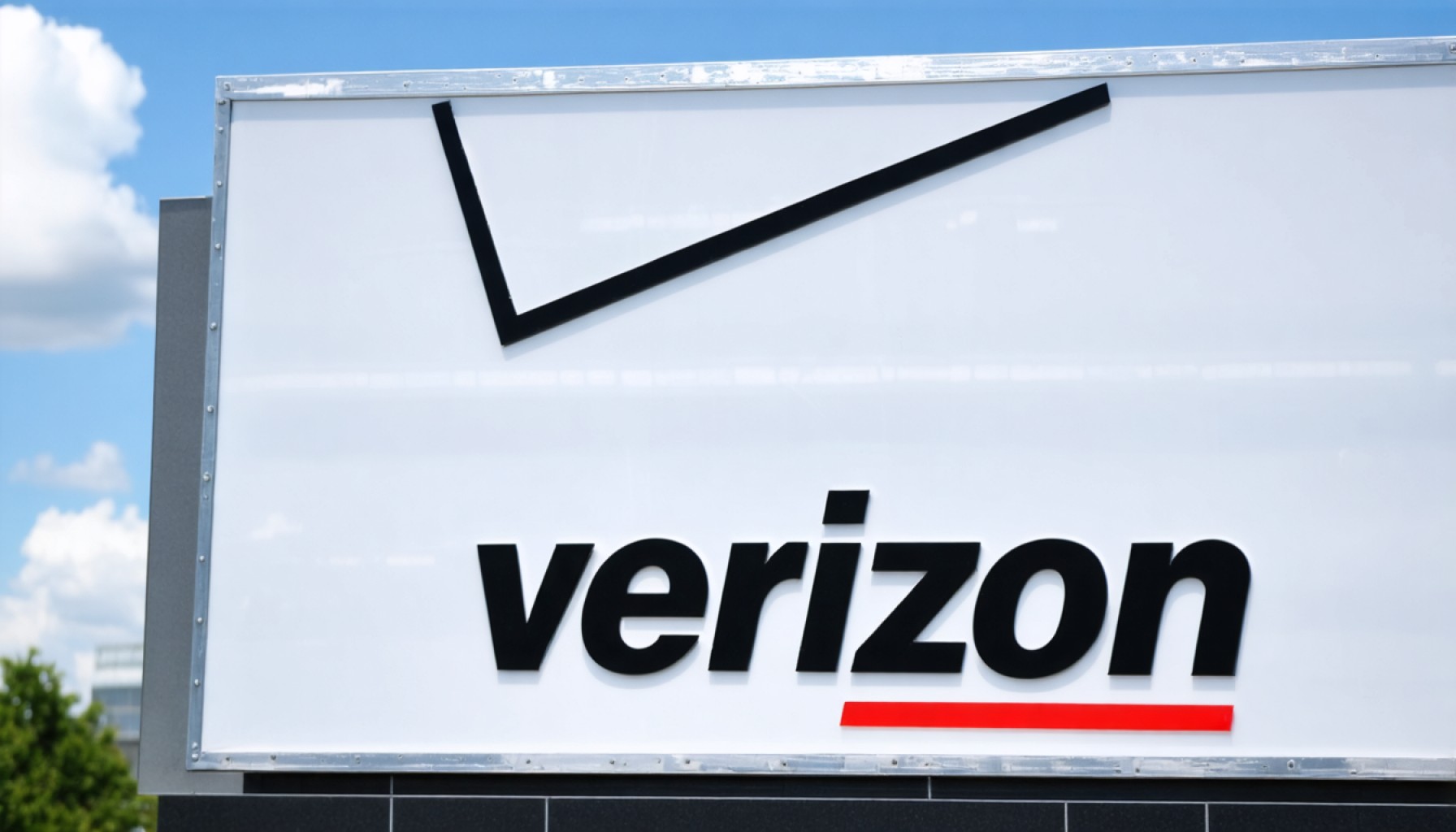 The Trade War’s Ripple Effect: Why Verizon Could Be Your Smartest Investment Now